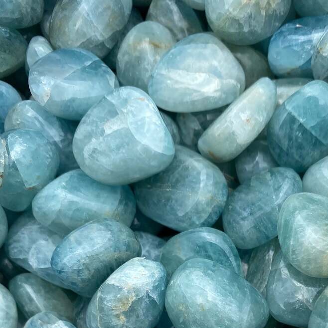 Aquamarine to balance your fifth chakra - the throat chakra meaning article