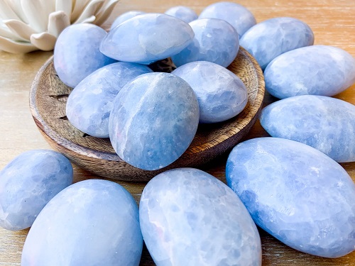 Blue calcite to balance your fifth chakra - the throat chakra meaning article
